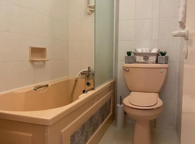 Diamond With Stunning Sea View